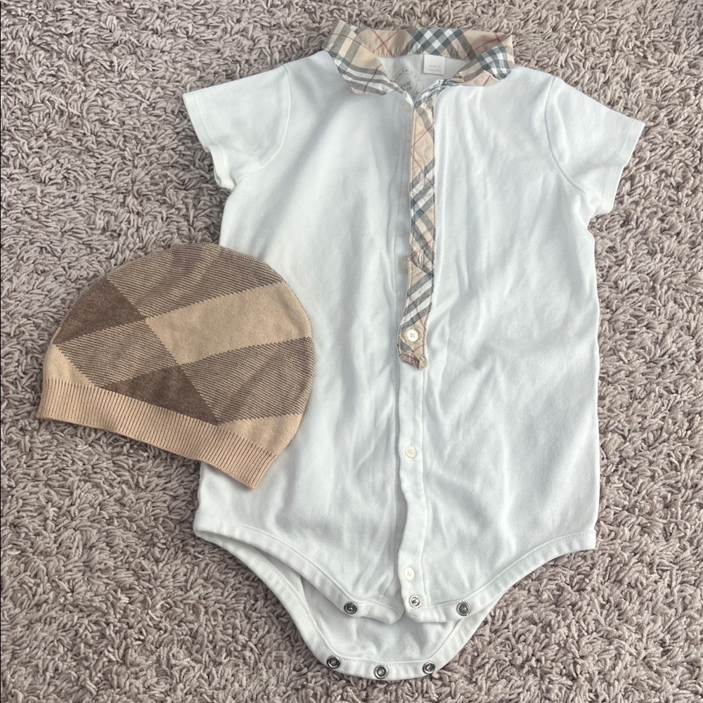 Burberry White Baby Onesie with Plaid Collar and Hat